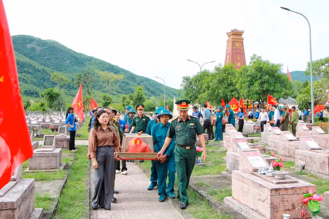 Xúc động lễ truy điệu, an táng 10 hài cốt liệt sĩ ở Hà Tĩnh