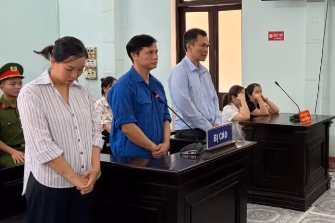 Bảo kê lấn chiếm vỉa hè, 3 cựu cán bộ lĩnh 9 năm tù