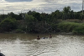 Sau gần một ngày mất tích khi đi giăng cá dưới chân cầu Sông Cạn, thi thể ông H đã được tìm thấy.