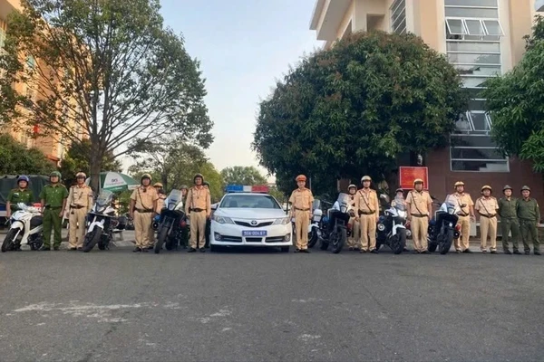 TP HCM: CSGT đồng loạt ra quân bảo đảm an toàn cho người dân trở lại làm việc