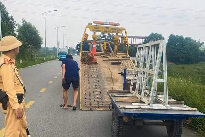 Hà Nội xử lý 25 xe tự chế, ngăn hiểm họa tai nạn từ phương tiện "3 không"