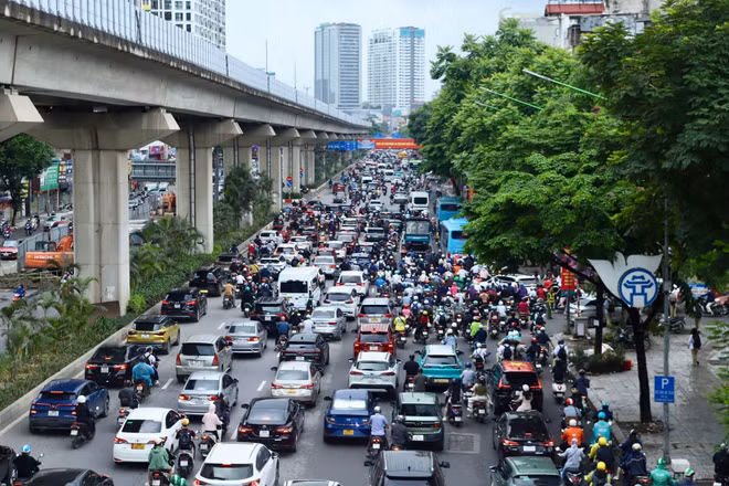 Giao thông Hà Nội trở lại đông đúc sau kỳ nghỉ lễ 30/4 – 1/5