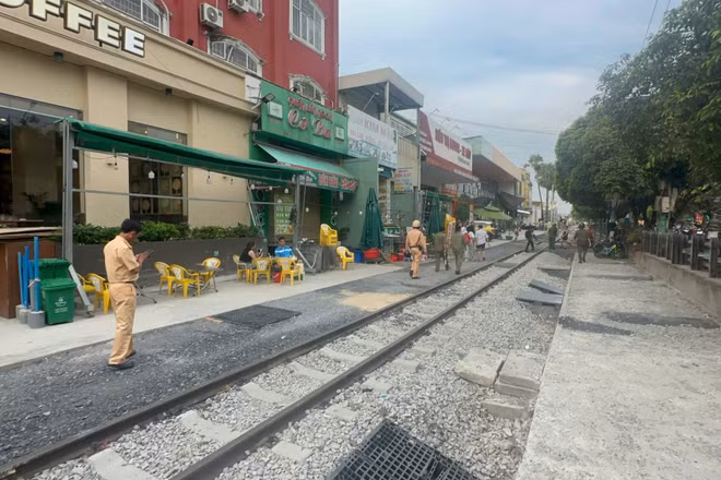 TP HCM tăng cường xử lý vi phạm hành lang đường sắt