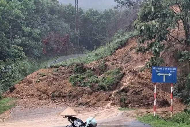 Quảng Ninh ngập úng nghiêm trọng sau trận mưa lớn kéo dài