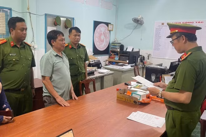 Bắt giữ vận chuyển hàng hóa trái phép trị giá hơn 20 tỷ đồng