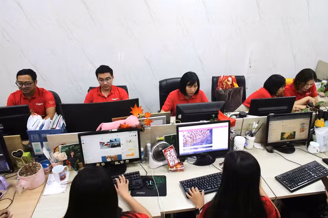Ngày làm việc của tòa soạn báo số từ sáng sớm đến đêm khuya
