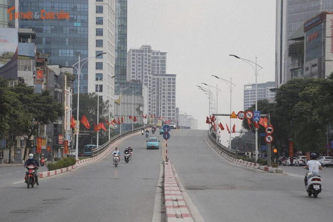 Hà Nội tĩnh lặng, bình yên sáng mùng 1 Tết Bính Ngọ