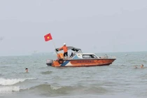 Đôi nam nữ đuối nước thương tâm khi tắm biển Cửa Lò