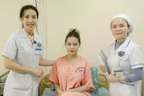 Cắt bỏ khối u buồng trứng 'khủng' nặng 2kg