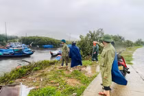 Bão số 5 chưa vào, Hà Tĩnh đã có mưa to, gió lớn