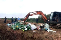 Quảng Trị tiêu hủy hàng nghìn mỹ phẩm, thực phẩm lậu trị giá 270 triệu 