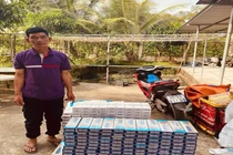Bắt giữ đối tượng vận chuyển hơn 2.000 bao thuốc lá lậu