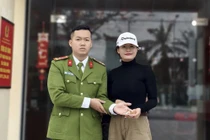 Công an Hà Tĩnh trao trả 3 nhẫn vàng cho người dân đánh rơi