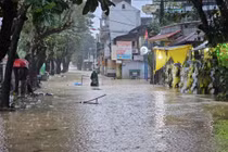 TP Huế mưa trắng trời, người dân tiếp tục đón đợt lũ mới