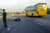 Xe máy va chạm xe tải, một người tử vong tại chỗ