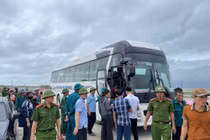 Hàng nghìn người dân Hà Tĩnh được sơ tán đến nơi an toàn