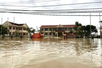Lũ lên nhanh, TP Huế cho học sinh nghỉ học