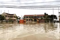Lũ lên nhanh, TP Huế cho học sinh nghỉ học