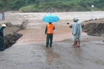 Bão số 1 tiếp tục tăng cấp, mưa to gió mạnh