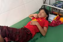 Bé gái ở Hà Tĩnh nhập viện cấp cứu, nghi bị cha dương bạo hành