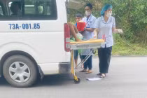 Sản phụ 'vượt cạn' thành công trên xe cứu thương ở Quảng Trị