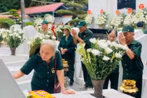 Du khách muôn phương về tri ân tại Ngã ba Đồng Lộc