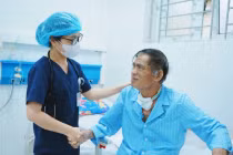 Cứu sống người đàn ông bị suy hô hấp nặng ở Nghệ An