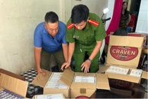 Công an Cần Thơ bắt giữ 3 đối tượng tàng trữ hơn 5000 bao thuốc lá lậu