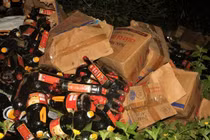 Quảng Nam phát hiện hàng nghìn chai nước mắm vứt trong bụi rậm