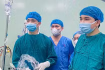 Bệnh nhi ở Nghệ An bị nhiễm trùng ổ mắt do viêm xoang