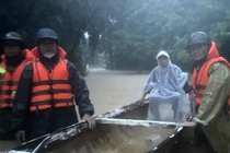 Thành phố Huế ngập lụt cục bộ, một phụ nữ mất tích