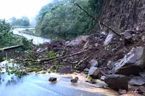 Mưa lớn, nhiều địa phương ở Quảng Trị bị ngập lụt, chia cắt cục bộ