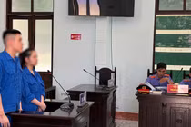 Bắt giữ và xử phạt hai nghi phạm buôn bán ma túy tại Huế