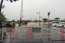 Mưa trắng trời, nhiều nơi ở Huế ngập sâu trong biển nước