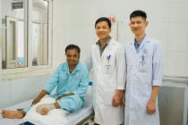 Nối thành công bàn chân đứt lìa cho bệnh nhân ở Quảng Trị