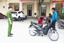 Bắt khẩn cấp 2 đối tượng trộm xe máy ở Nghệ An