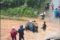 Tập trung ứng phó khẩn cấp, khắc phục hậu quả mưa lũ lớn tại Trung Bộ