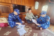 Hải đoàn 11 phát hiện, tạm giữ tàu chở dầu trái phép trên vùng biển giáp ranh