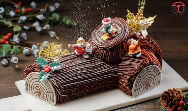 Bánh khúc cây Yule Log – từ nghi thức cổ xưa đến món tráng miệng hiện đại. Món ăn này có nguồn gốc từ khúc gỗ lớn đốt lên trong lễ Yule của Các sắc tộc German, về sau biến thành chiếc bánh cuộn trang trí như khúc cây. Ảnh: Pinterest.