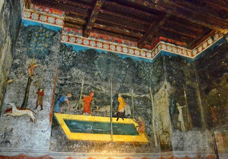 Nội thất trang trí độc đáo. Nhiều gian phòng của cung điện Giáo hoàng tại Avignon có tranh tường độc đáo, là những tác phẩm nghệ thuật Trung cổ vô giá còn được lưu giữ đến nay. Ảnh: Pinterest.