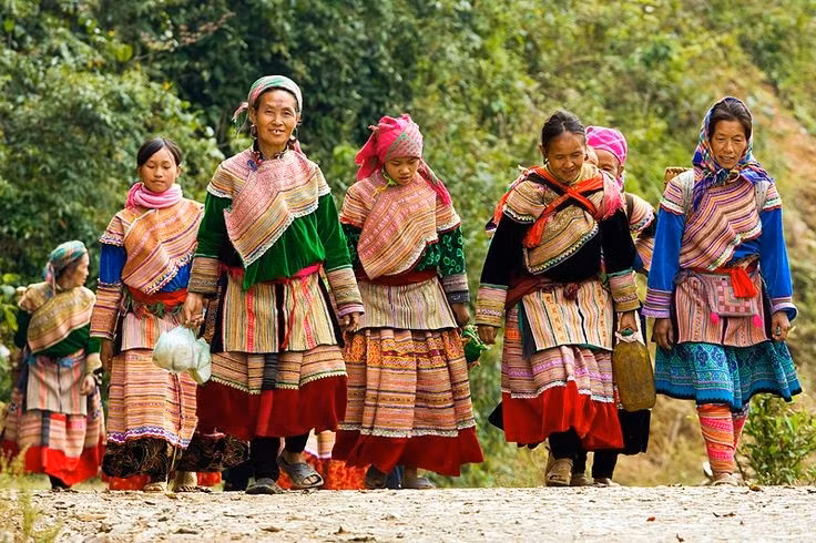 Hành trình vượt qua Đông Nam Á. Từ Trung Quốc, người H’mông lan tỏa sang Việt Nam, Lào, Thái Lan và Myanmar, để lại dấu ấn văn hóa đậm nét tại mỗi quốc gia. Ảnh: Pinterest.