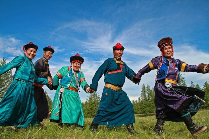 Là nhóm dân tộc Mông Cổ lớn nhất tại Nga. Người Buryat sinh sống chủ yếu quanh hồ Baikal, hồ nước sâu nhất thế giới, tọa lạc ở vùng Siberia thuộc nga. Ảnh: Pinterest.