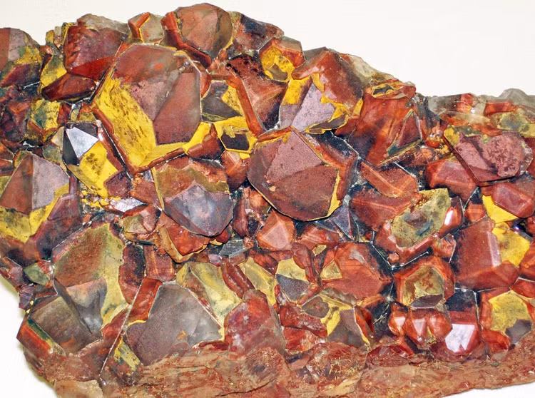 Liên quan đến dấu hiệu nước trên sao Hỏa. Sự hiện diện của hematite trên bề mặt sao Hỏa được các nhà khoa học xem là bằng chứng cho thấy hành tinh này từng có nước lỏng trong quá khứ, vì khoáng vật này thường hình thành trong môi trường có nước. Ảnh: Flickr.