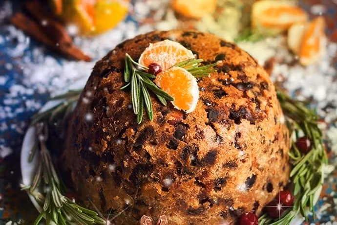 Bánh pudding Giáng sinh truyền thống của Anh. Xuất hiện từ thời Trung cổ, bánh pudding được nấu từ trái cây khô, rượu mạnh và gia vị ấm, và được xem như “linh hồn” của lễ hội mùa đông tại Anh. Ảnh: Pinterest.