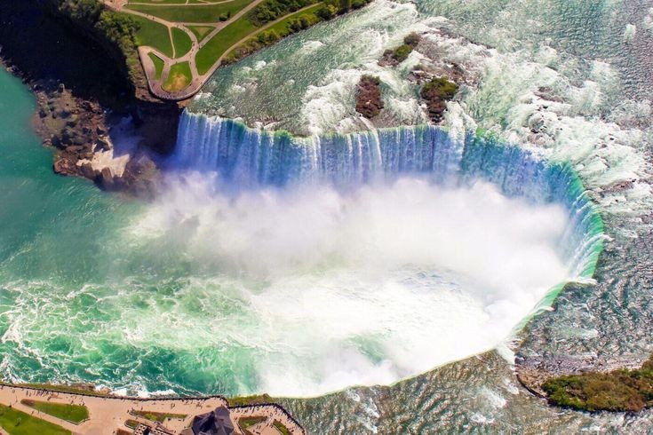 Điểm đến du lịch lâu đời. Thác Niagara đã trở thành điểm du lịch nổi tiếng từ thế kỷ 19, đặc biệt là nơi trăng mật lãng mạn. Ảnh: Pinterest.