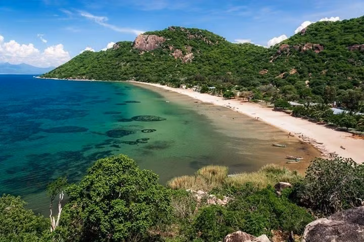 Di sản thiên nhiên thế giới độc đáo. Vườn quốc gia Hồ Malawi được UNESCO công nhận là Di sản Thế giới nhờ hệ sinh thái nước ngọt đặc biệt và giá trị khoa học nổi bật. Ảnh: Pinterest.