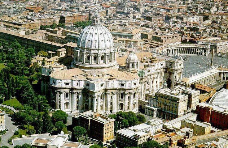 Là nhà thờ lớn nhất thế giới Công giáo. Nhà thờ Thánh Peter có diện tích khổng lồ và mái vòm cao nổi bật. Ảnh: Pinterest.