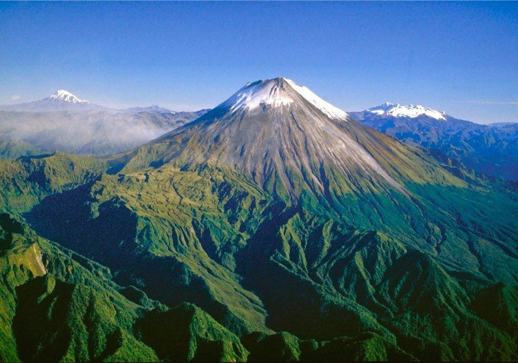 Vẻ đẹp nguyên sơ. Khó tiếp cận và ít chịu tác động của con người, Vườn quốc gia Sangay vẫn giữ được hệ sinh thái nguyên thủy gần như hoàn hảo. Ảnh: Pinterest.