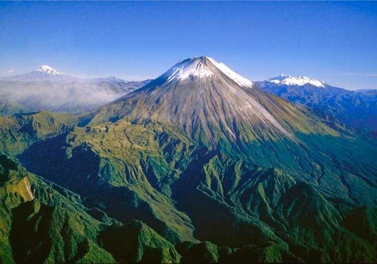 Vẻ đẹp nguyên sơ. Khó tiếp cận và ít chịu tác động của con người, Vườn quốc gia Sangay vẫn giữ được hệ sinh thái nguyên thủy gần như hoàn hảo. Ảnh: Pinterest.