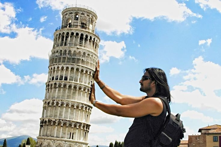 Tháp bắt đầu nghiêng khi chưa hoàn thành. Ngay từ khi xây dựng tầng thứ ba vào thế kỷ 12, nền đất yếu khiến công trình bắt đầu nghiêng lệch. Ảnh: Pinterest.